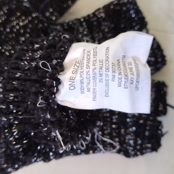 Adorable kitten face knit gloves/ mittens. - Picture 4 of 6